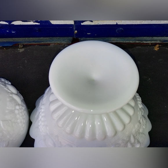 Mid Century Vintage Westmoreland Finial Lidded Fruit Embossed Candy Dish - Picture 12 of 12